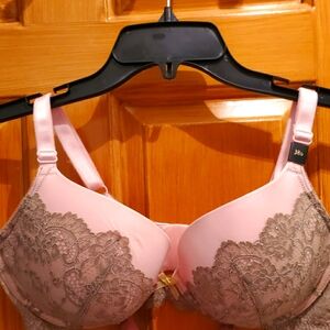VS bra 38D light pink w/ tan lace underwire padded push up Victoria secret